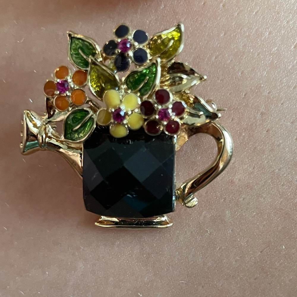 Flower pot broach
